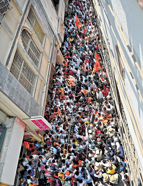 Hindu activists protest against the assault on a shopkeeper at Nagarathpet in Bengaluru on Tuesday