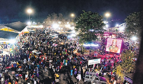 Huge crowd of devotees who arrived at Aluva Manappuram on the occasion of Shivaratri festival on Friday