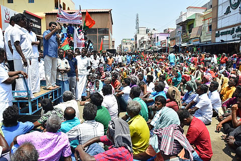 Residents of 32 villages blocked traffic in Sankarankovil on Wednesday