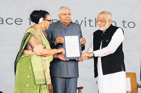 Commonwealth Secretary-General, Patricia Scotland, confers ‘Global Ambassador of Peacebuilding and Faith’ title on Daaji. V-P Jagdeep Dhankhar is also seen.