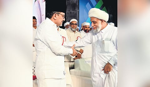 Samastha Kerala Jam-Iyyathul Ulema president Syed Muhammd Jiffiri Muthukoya Thangal (right) with IUML state president Panakkad Syed Sadiq Ali Shihab Thangal at the SKSSF conference in Kozhikode on Sunday.