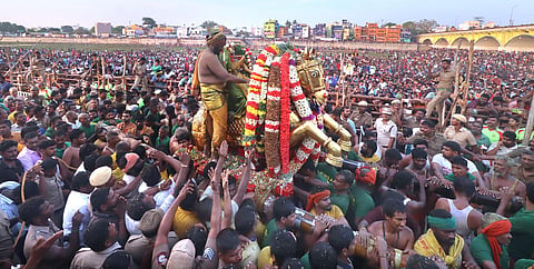 Lord Kallazhagar is seen entering Vaigai River as a part of Chithirai Festival at Madurai on Tuesday