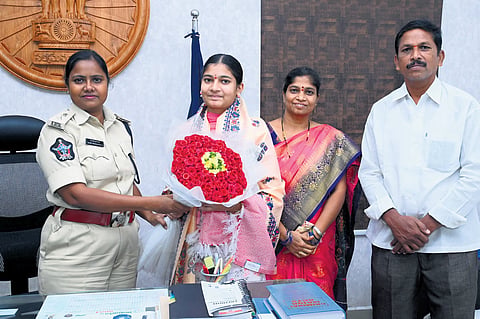 Eluru district Superintendent of Police (SP) D Mary Prasanti took the initiative to honour Manasvi and her parents, Naga Sailaja and Naga Vara Prasadarao, for her outstanding achievement.