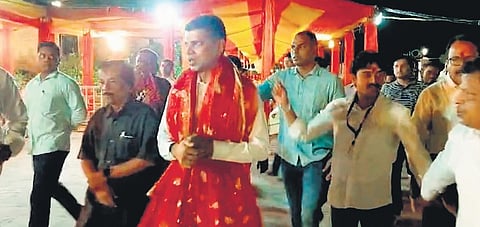 5T chairman VK Pandian visiting Tara Tarini temple on Tuesday