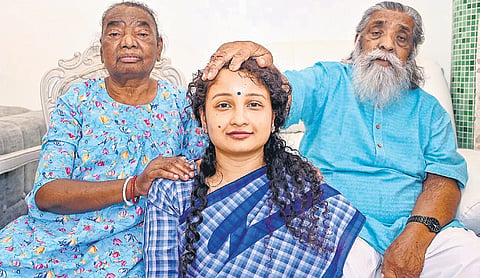 Kalpana Soren, wife of former Jharkhand CM Hemant Soren, seeks blessing of parents-in-law before filing nomination papers for Gandey assembly bypolls.