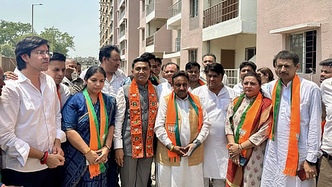 Praveen Khandelwal with Goa CM Pramod Sawant at an event.