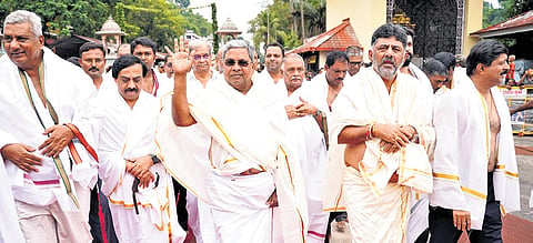 Chief Minister Siddaramaiah, DyCM DK Shivakumar and others at the Sri Kshetra Dharmasthala Manjunatha Swamy Temple, on Saturday