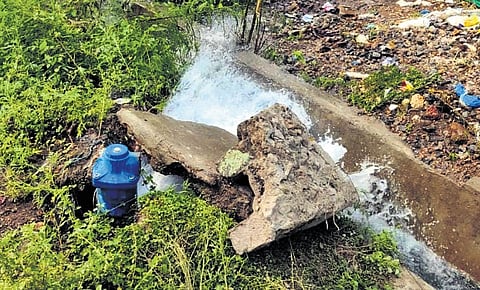 Drinking water leaking from a pipleline at Sanjeevaiah Nagar in Guntur