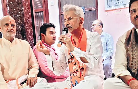 Jaishankar interacts with Tamils in Varanasi