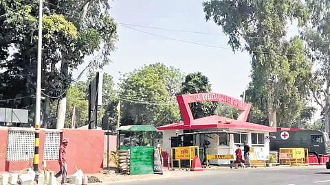 The cantonment encompasses schools, hospitals, air bases, the Army’s Delhi area headquarters, the Directorate of General Defence Estates, and the Controller General of Defence Accounts.