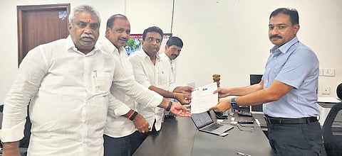 YSRC leaders submit a representation to CEO Mukesh Kumar Meena