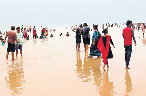 As a precautionary measure, the police temporarily shut down three beaches in the district.