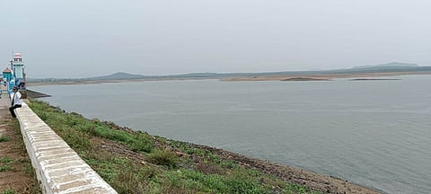 Farmers allege political interference in lifting silt from Bhavani Dam