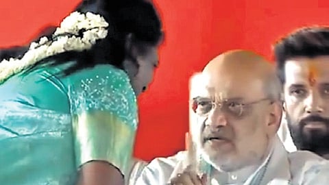 Amit Shah chatting with Tamilisai during the swearing-in ceremony of Chandrababu Naidu