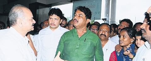 Leader of Opposition in the Assembly R Ashoka speaks with doctors at Jayadeva Hospital in Kalaburagi on Thursday
