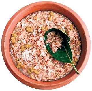 The main dish that shines during this Karkkidakam period is the medicinal porridge known as ‘Karkidaka Kanji.’
