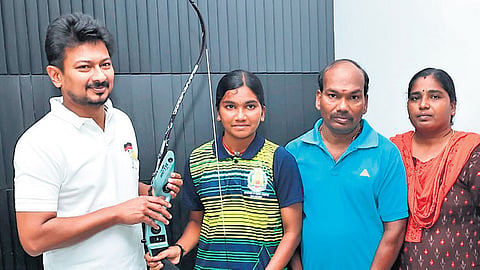 Minister Udhayanidhi Stalin presenting equipment to archer Kanmani