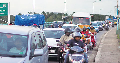 Heavily congested Kundannoor-Thevara bridge on Wednesday