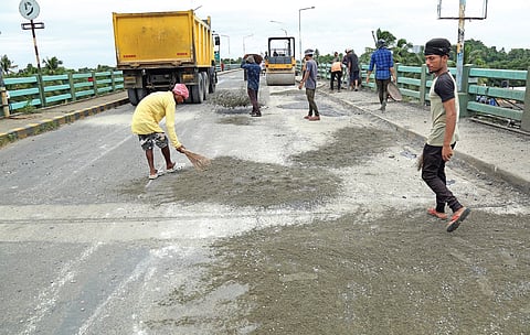 A project for the pavement milling and retarring of the entire 5.9-km stretch – from Kundannoor Junction to CIFT Junction in Willingdon Island – at a cost of Rs 12.85 crore has received administrative sanction.