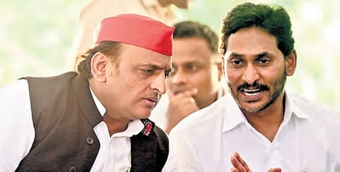 Samajwadi Party chief Akhilesh Yadav with YSRC chief YS Jagan Mohan Reddy at the protest staged by the latter in New Delhi on Wednesday