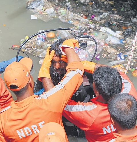 Garbage-filled Amayizhanchan canal in Thiruvananthapuram