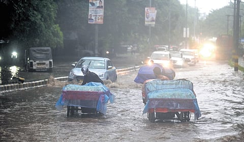 Vehicles come to a crawl in Vasant Kunj area after heavy spell of rain