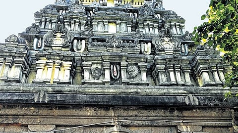 Adjacent to the Pattabhirama Swami temple is the shrine for Darbhasayana Sethurama facing north.