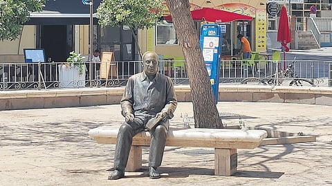 A bronze statue of the artist