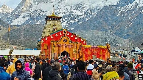 Devotees paying obeisance at Kedarnath Dham
