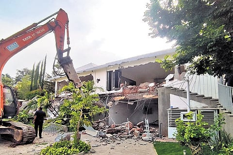HYDRAA carries out the demolition of illegal structures in the full tank level of the Gandipet lake on Sunday