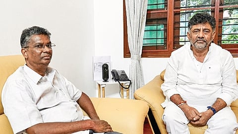 Monday’s meeting between Deputy Chief Minister DK Shivakumar
and PWD Minister Satish Jarkiholi created a buzz in political circles