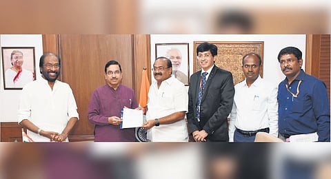 Food Minister Sakkarapani submitting the memorandum to Pralhad Joshi