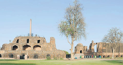 A panoramic view of Kotla-i-Firozshahi with Ashokan pillar and Jami Masjid as part of the complex