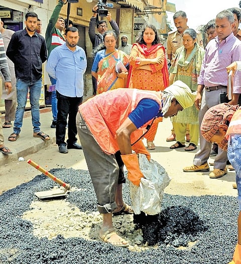 Deputy Chief Minister's order pushes Bruhat Bengaluru Mahanagara Palike to fill potholes in East Zone