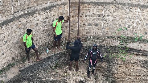 After five days, personnel from the Kavundampalayam fire station with the help of Pearl divers from Tuticorin successfully rescued a 40-year-old man who ended his life by jumping into a 200-foot deep well in Sanganoor