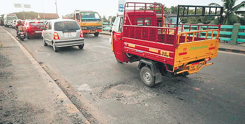 The potholed Kundannoor-Thevara bridge