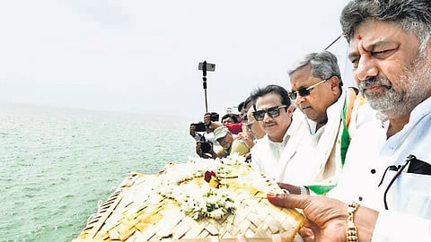 Chief Minister Siddaramaiah offers bagina to the Tungabhadra river on Sunday. DCM DK Shivakumar, ministers Shivaraj Tangadagi and Zameer Ahmed Khan among others were present