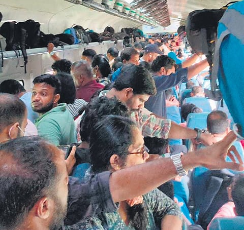 A jam-packed coach of Venad