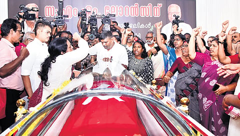 CPM leader M M Lawrence’s daughter Asha objects as her father’s mortal remains were about to be taken to the medical college in Kalamassery