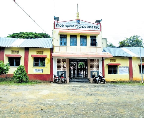 The Gandhi Grameen Gurukul
School in Hosaritti village of Haveri district