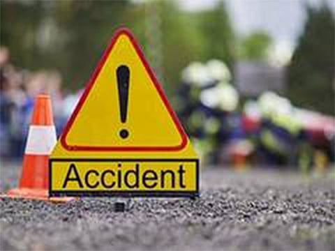 The three of kin hired his vehicle to visit a temple in Triplicane, police said.