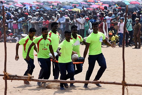 Lakhs of people attended the air show at Marina on Sunday. The extreme heat and humidity caused hundreds of attendees to faint, and a stampede broke out in the crowd.