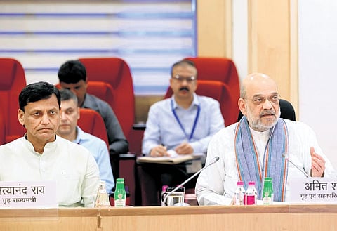 Fight against Naxals in final stage: Shah