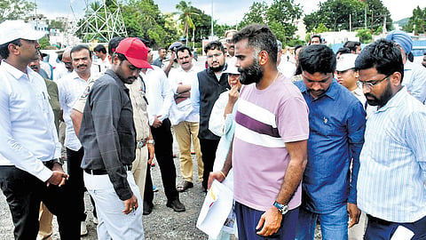 Drone Corporation MD Dinesh Kumar, VMC chief Dhyanchandra, CP Rajashekhar Babu inspected the arrangements for the event on Saturday.