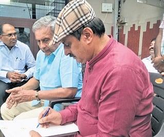 Karnataka: Yogeshwara quits as BJP MLC, says will fight as independent