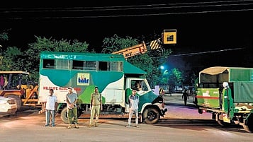 The special transport vehicle in which the tiger was brought to STR