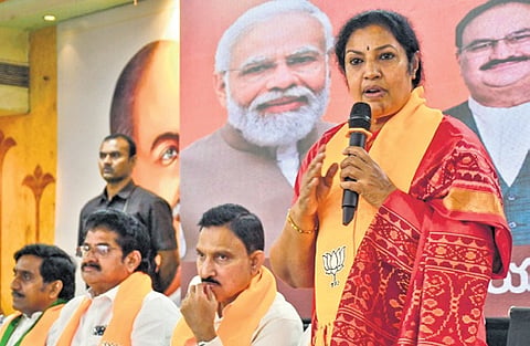 BJP State President & MP Daggubati Purandeswari at the Sangatan Parva State workshop.