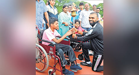 Anoop Binu from Koonammavu Chavara Vocational Training Centre and Yashwitha A from St Joseph’s UP School, Karithala, pass the torch to hockey star
P R Sreejesh