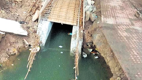 The drain into which the tourist fell at customs jetty, Fort Kochi