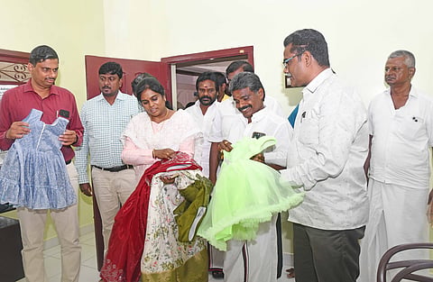 Lalitha inaugurating a textile marketing centre in Puthiyamputhur